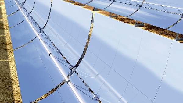 Les centrales cylindro-paraboliques font partie des installations thermosolaires.