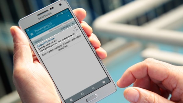 Machine-operators ontvangen meldingen per e-mail van de digitale service „ConditionAnalyzer“ en kunnen deze eenvoudig via hun mobiel apparaat inzien.